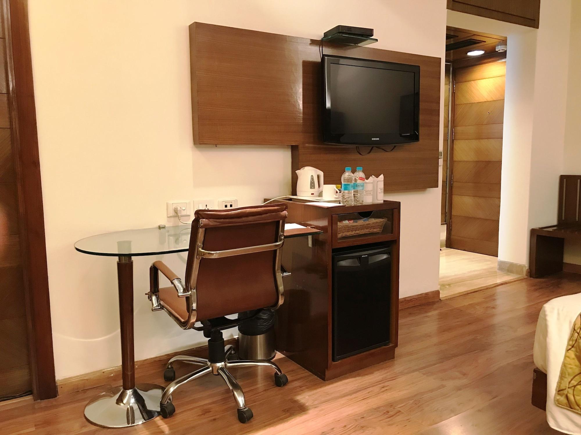 Indus Biznotel Neu-Delhi Exterior foto